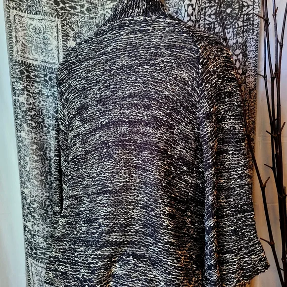 BCBG..MAXAZRIA CARDIGAN - Picture 2 of 4